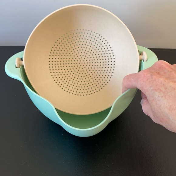 Sustainable Kitchen Ware—Bamboo Strainer/Pour Bowl and On-The-Go Cutlery Set - Picture 3 of 8